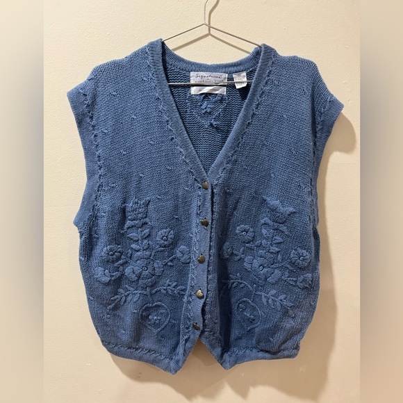 southern isles Sweaters - Vintage hand knitted floral vest